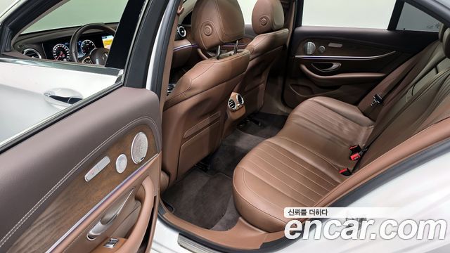 Mercedes-Benz E-Class E300 4MATIC Exclusive