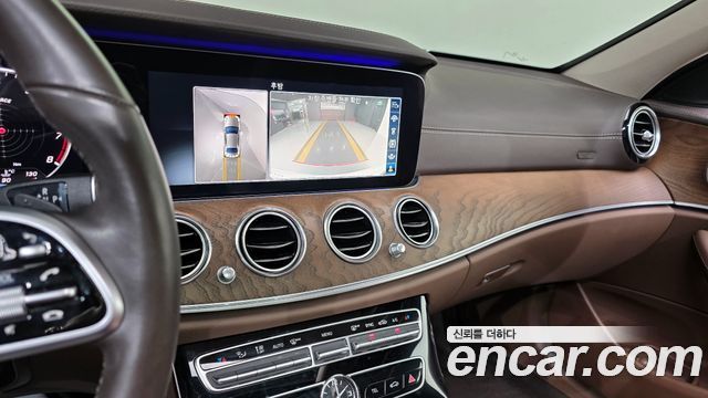 Mercedes-Benz E-Class E300 4MATIC Exclusive