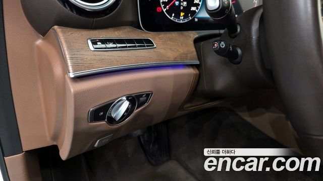 Mercedes-Benz E-Class E300 4MATIC Exclusive