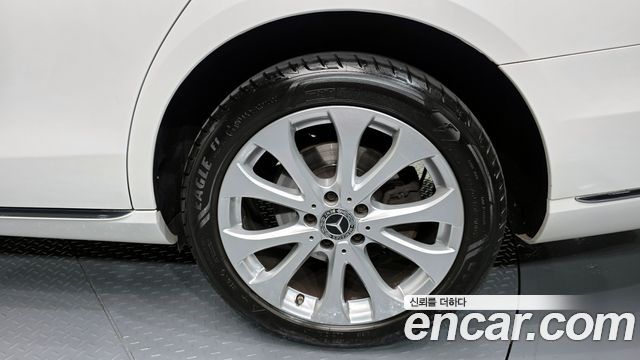 Mercedes-Benz E-Class E300 4MATIC Exclusive