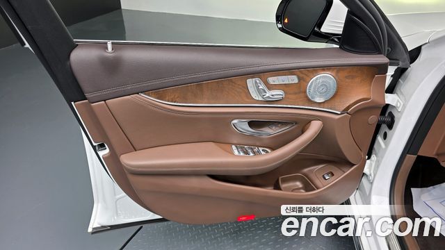 Mercedes-Benz E-Class E300 4MATIC Exclusive