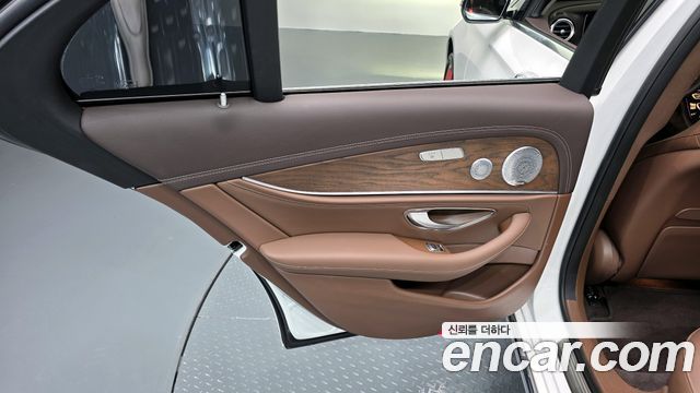 Mercedes-Benz E-Class E300 4MATIC Exclusive