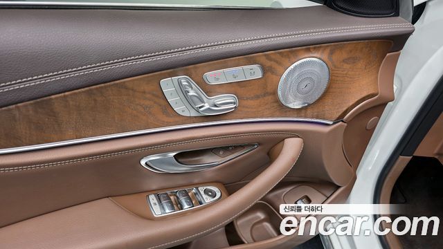Mercedes-Benz E-Class E300 4MATIC Exclusive