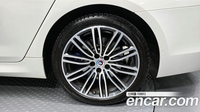 BMW 5-Series 530i M Sport Package Plus