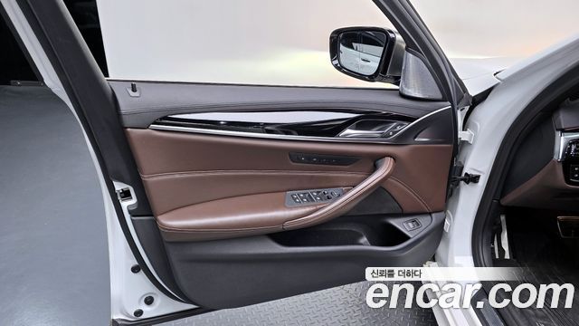 BMW 5-Series 530i M Sport Package Plus