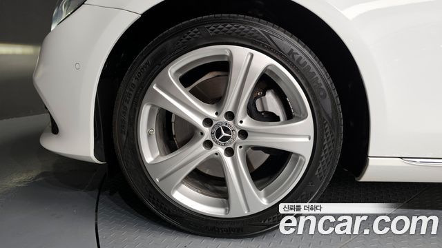 Mercedes-Benz E-Class E220d Avantgarde