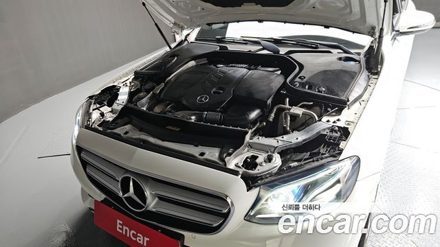 Mercedes-Benz E-Class E220d Avantgarde