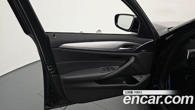 BMW 5-Series 530i xDrive M Sport Package