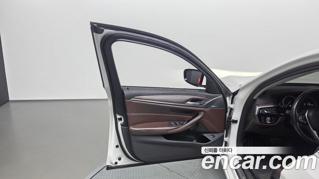 BMW 5-Series 520d Luxury Plus