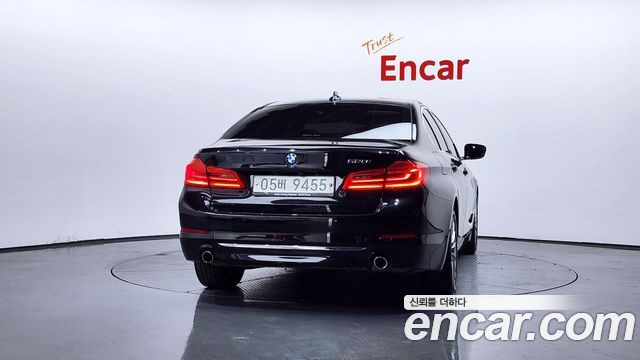 BMW 5-Series 520i Luxury