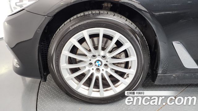 BMW 5-Series 520i Luxury
