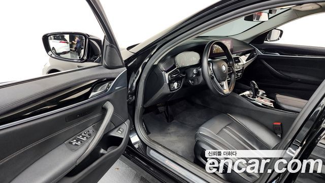 BMW 5-Series 520i Luxury