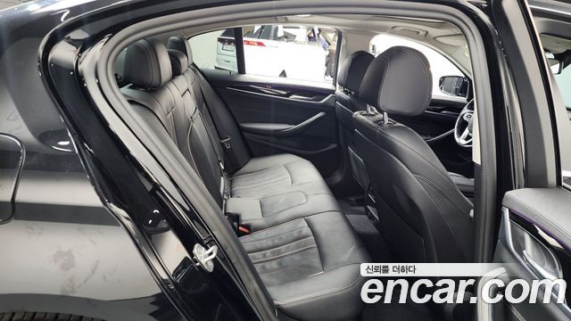 BMW 5-Series 520i Luxury