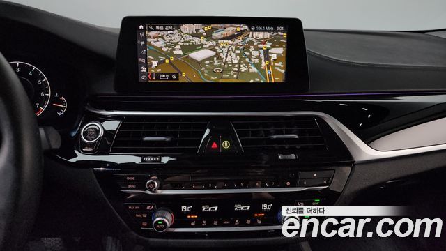 BMW 5-Series 520i Luxury