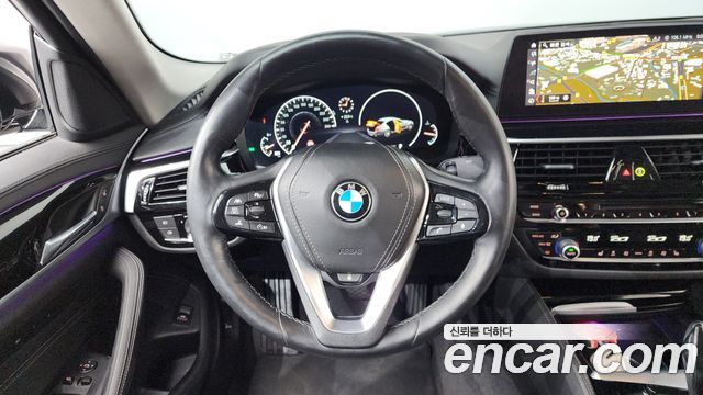 BMW 5-Series 520i Luxury