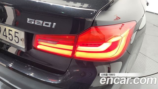 BMW 5-Series 520i Luxury