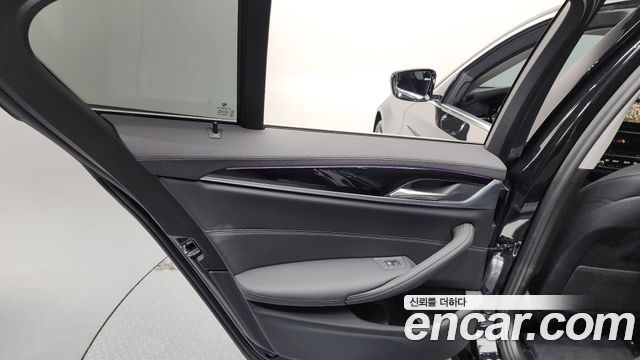 BMW 5-Series 520i Luxury