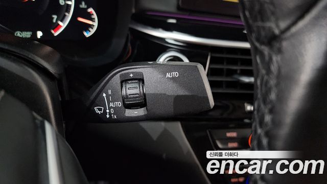 BMW 5-Series 520i Luxury