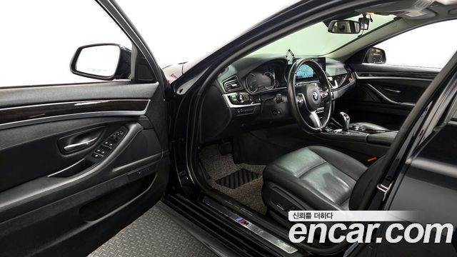 BMW 5-Series 528i xDrive M Aero Dynamic