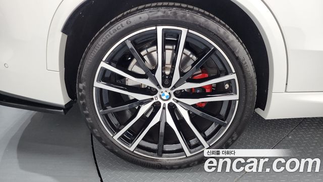 BMW X5 M50i