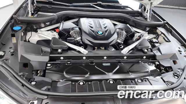 BMW X5 M50i