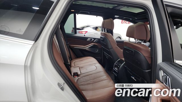 BMW X5 M50i