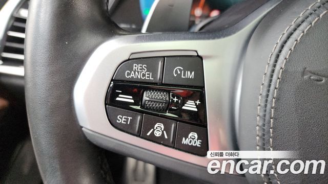 BMW X5 M50i