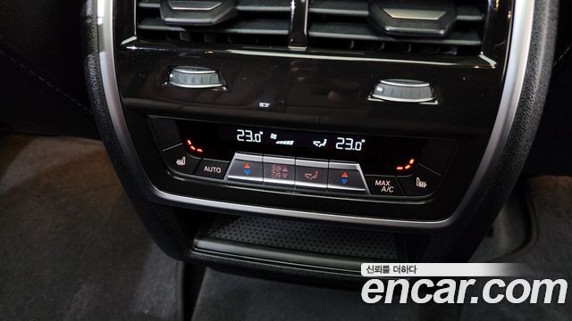 BMW X5 M50i