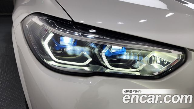 BMW X5 M50i