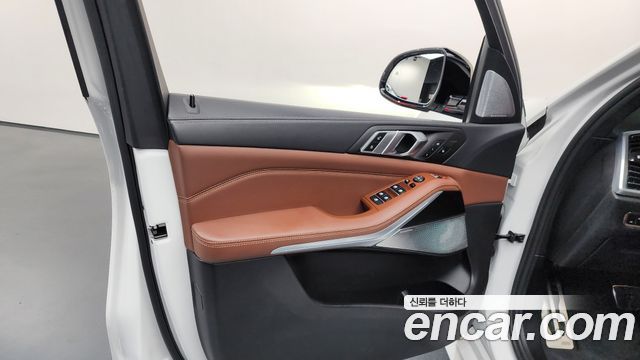 BMW X5 M50i