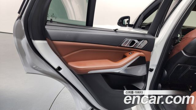 BMW X5 M50i