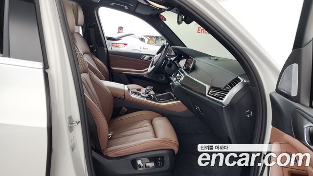 BMW X5 M50i