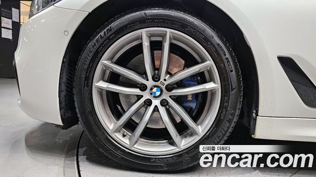 BMW 5-Series 530i xDrive M Sport Package