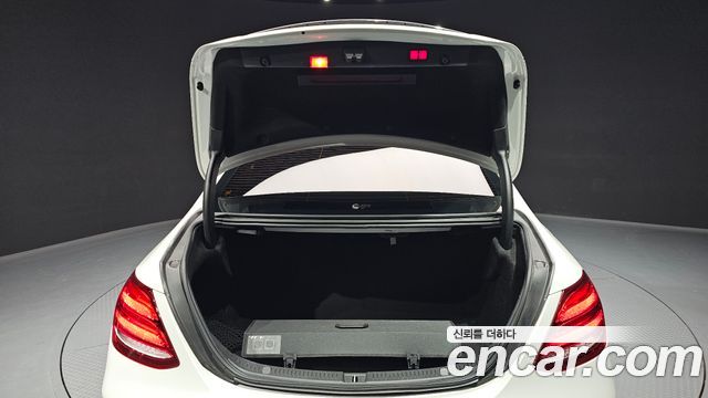 Mercedes-Benz E-Class E220d Exclusive
