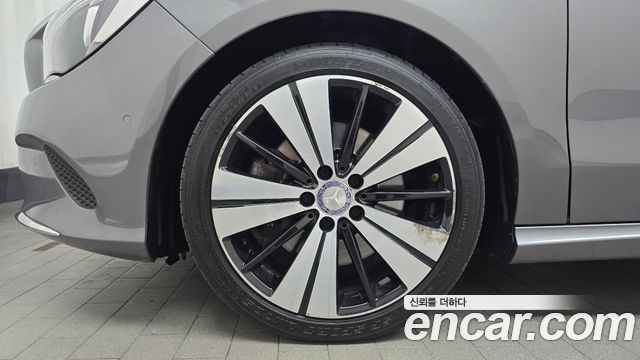 Mercedes-Benz CLA-Class CLA250 4MATIC