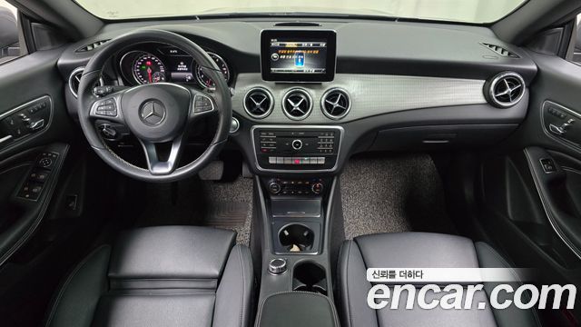 Mercedes-Benz CLA-Class CLA250 4MATIC