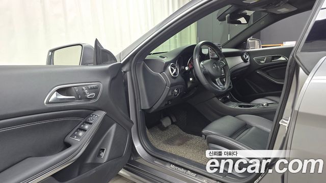 Mercedes-Benz CLA-Class CLA250 4MATIC