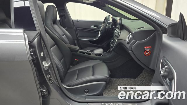Mercedes-Benz CLA-Class CLA250 4MATIC