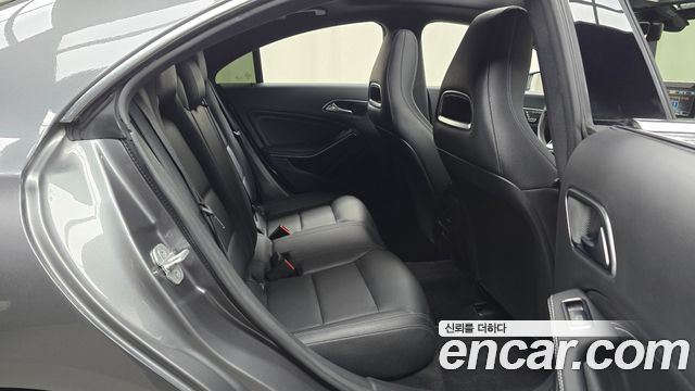 Mercedes-Benz CLA-Class CLA250 4MATIC