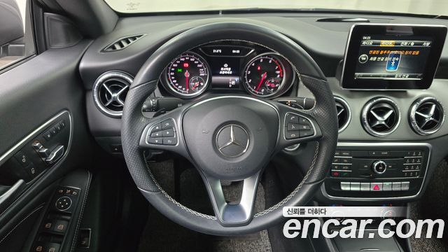 Mercedes-Benz CLA-Class CLA250 4MATIC