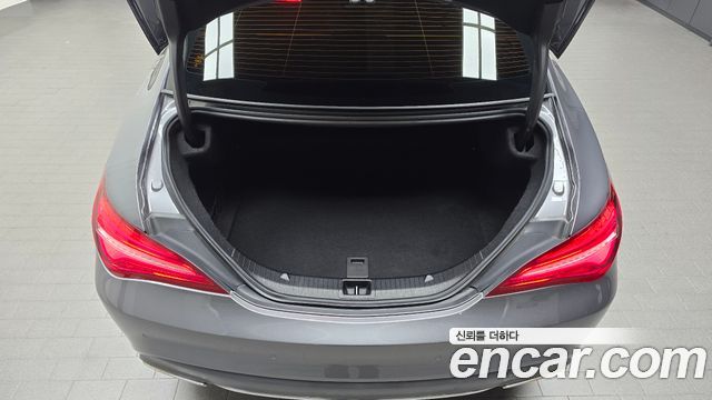 Mercedes-Benz CLA-Class CLA250 4MATIC