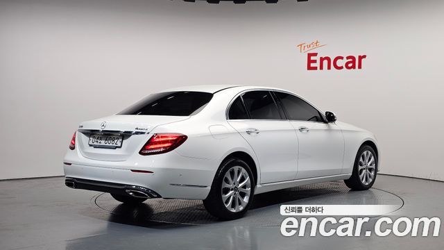 Mercedes-Benz E-Class E300 4MATIC Exclusive