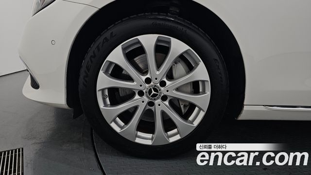 Mercedes-Benz E-Class E300 4MATIC Exclusive