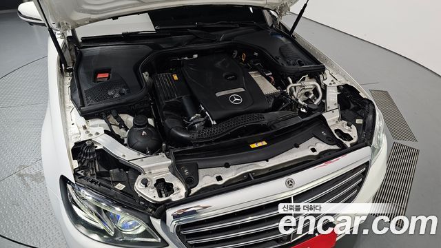 Mercedes-Benz E-Class E300 4MATIC Exclusive