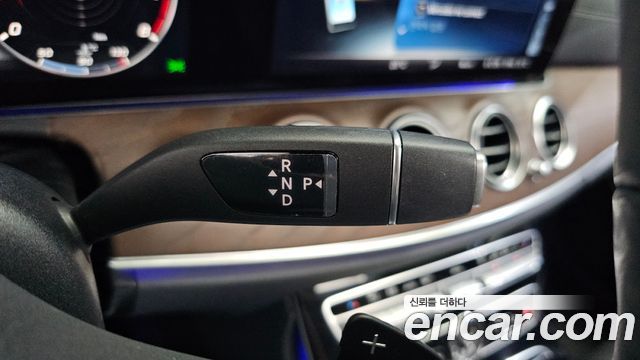 Mercedes-Benz E-Class E300 4MATIC Exclusive