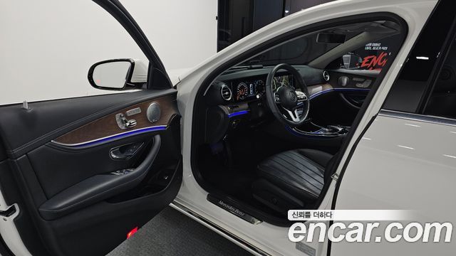 Mercedes-Benz E-Class E300 4MATIC Exclusive