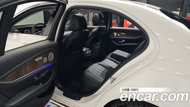 Mercedes-Benz E-Class E300 4MATIC Exclusive