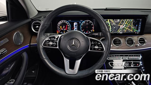 Mercedes-Benz E-Class E300 4MATIC Exclusive