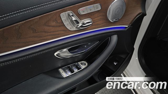 Mercedes-Benz E-Class E300 4MATIC Exclusive