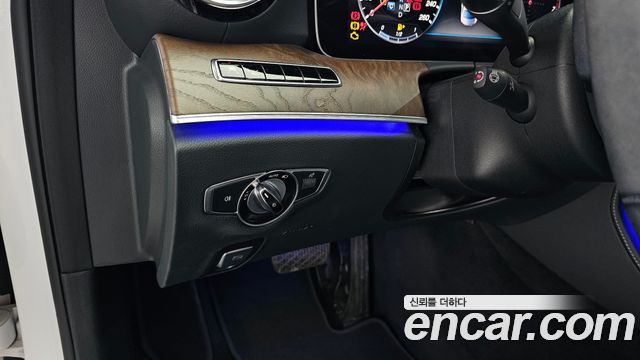 Mercedes-Benz E-Class E300 4MATIC Exclusive